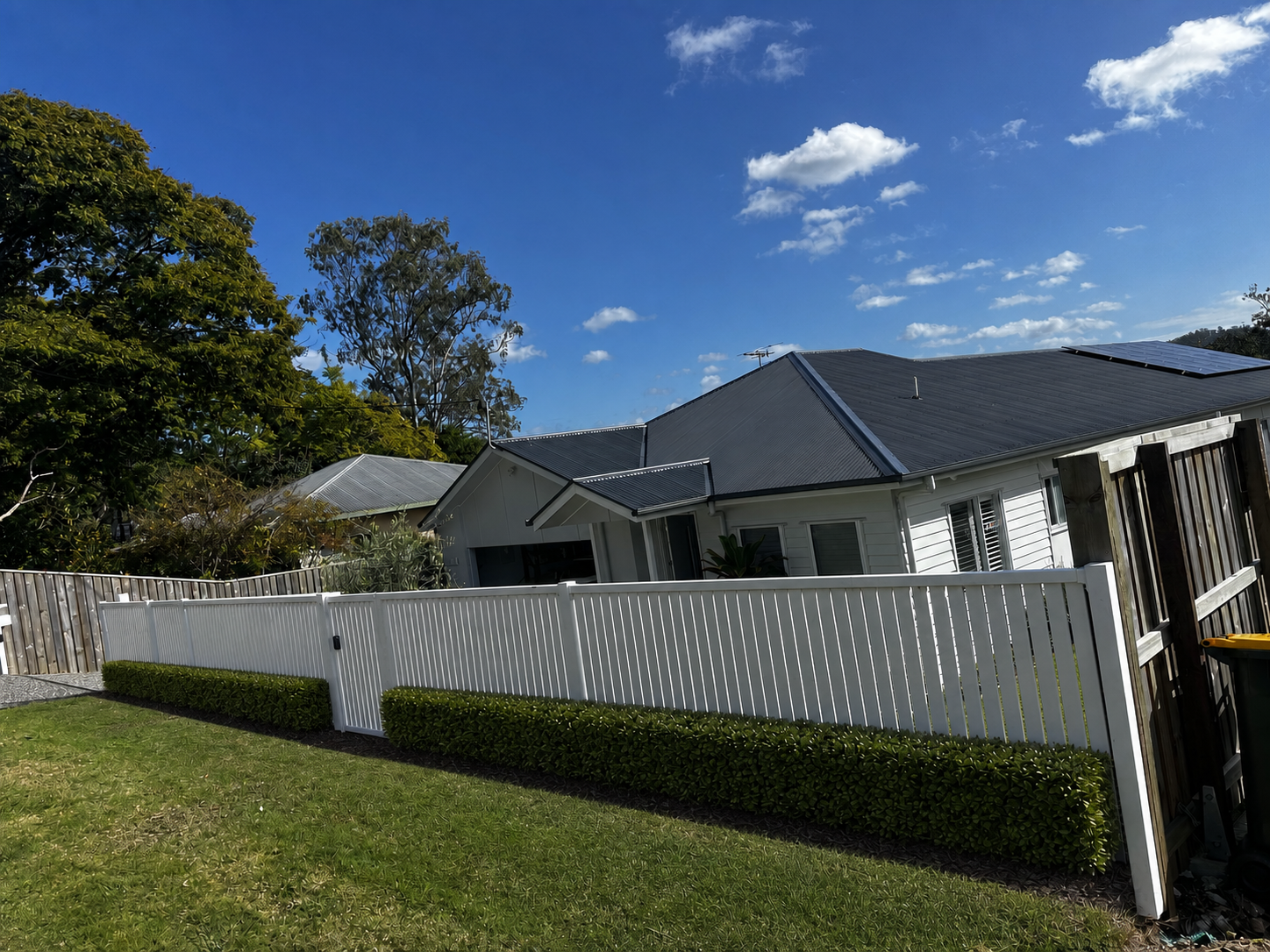 Alternate reverse view of same low split hedge with gate left of centre